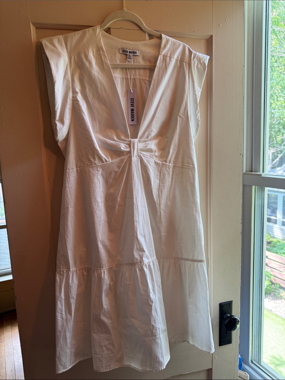 Steve MaddenWhite V-Neck Tiered Mini Dress